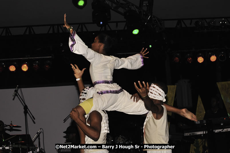 Etana @ Red Stripe Reggae Sumfest 2008 International Night 2, Catherine Hall, Montego Bay - Saturday, July 19, 2008 - Reggae Sumfest 2008 July 13 - July 19, 2008 - Photographs by Net2Market.com - Barry J. Hough Sr. Photojournalist/Photograper - Photographs taken with a Nikon D300 - Negril Travel Guide, Negril Jamaica WI - http://www.negriltravelguide.com - info@negriltravelguide.com...!